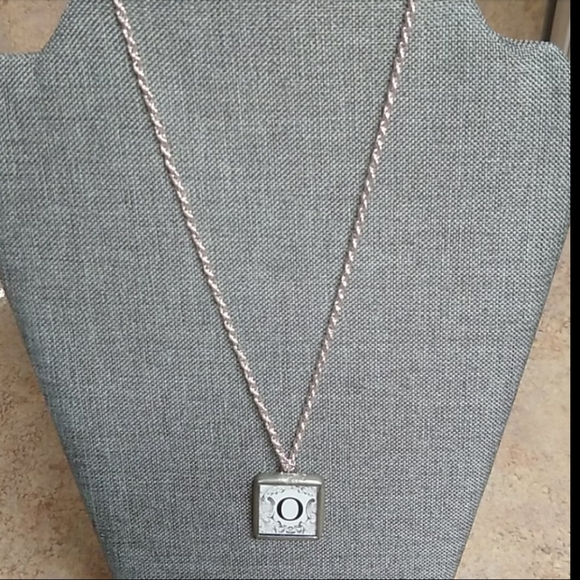 😻 3 For $15 Initial "O" Reversible Necklace - Picture 2 of 4